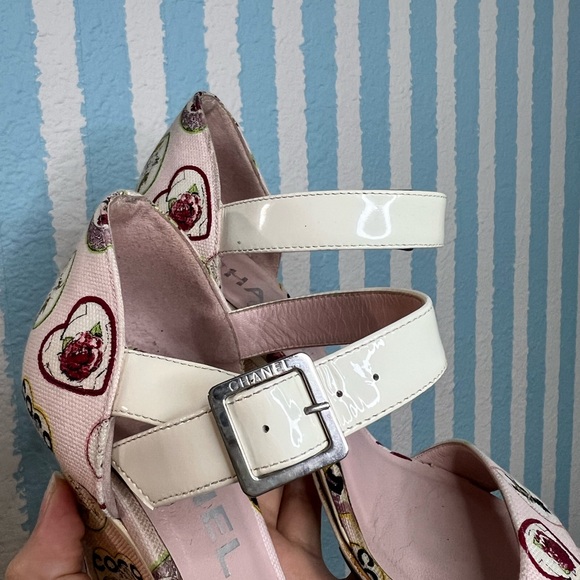 Chanel Pink Heart Embellished Sandals - Picture 4 of 5